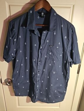 Volcom Navy Blue Short-Sleeve Button-Down Shirt with White Drop Motif